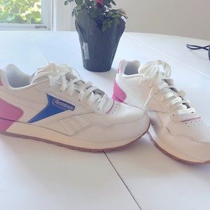 Reebok Women's Classic Harman Run Sneaker💕💙